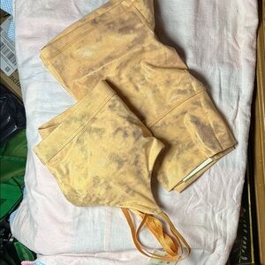 Aeropostale peach and Gold 2 pc Short Leggings and padded strappy bra